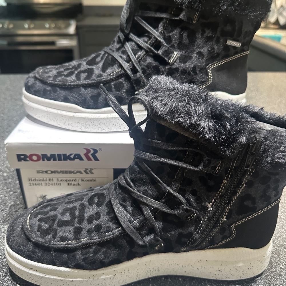 Romika Black Ankle Boots with Sophisticated Textures